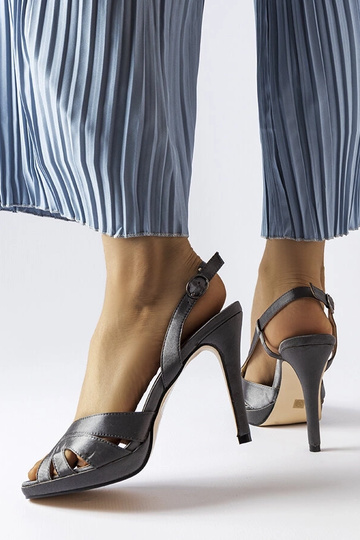 Sandálias de Salto Alto... 2