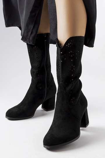 Botas de cano curto pretas...