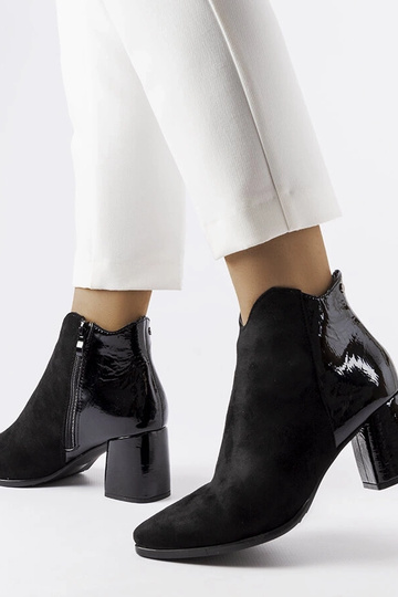 Botas isoladas pretas de... 2