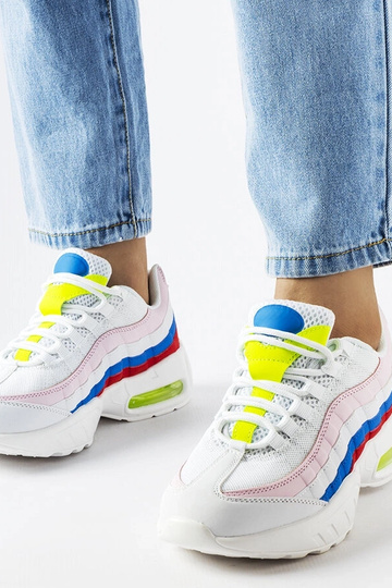 Tênis branco com apliques...