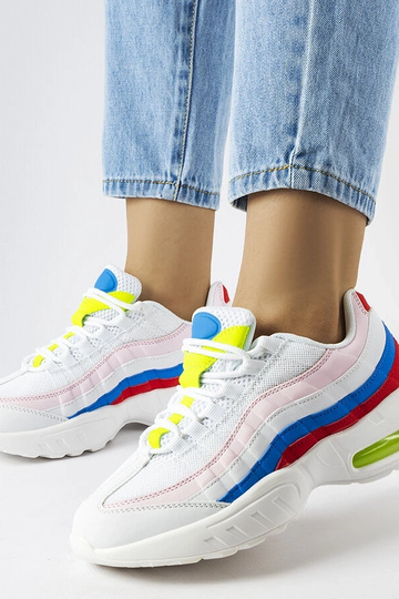 Tênis branco com apliques... 2