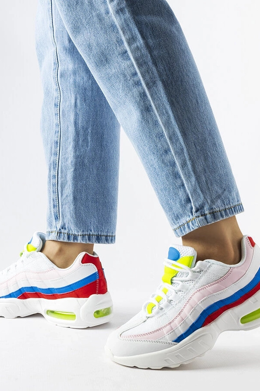 Tênis branco com apliques coloridos...