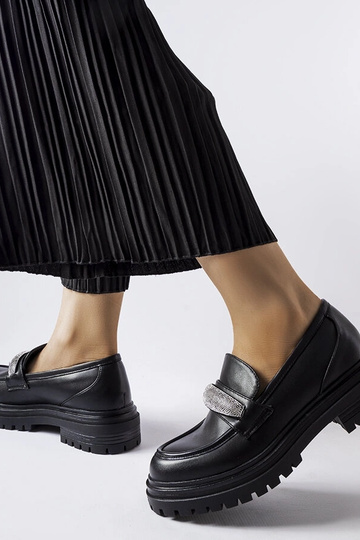 Mocassins pretos Hartford com strass