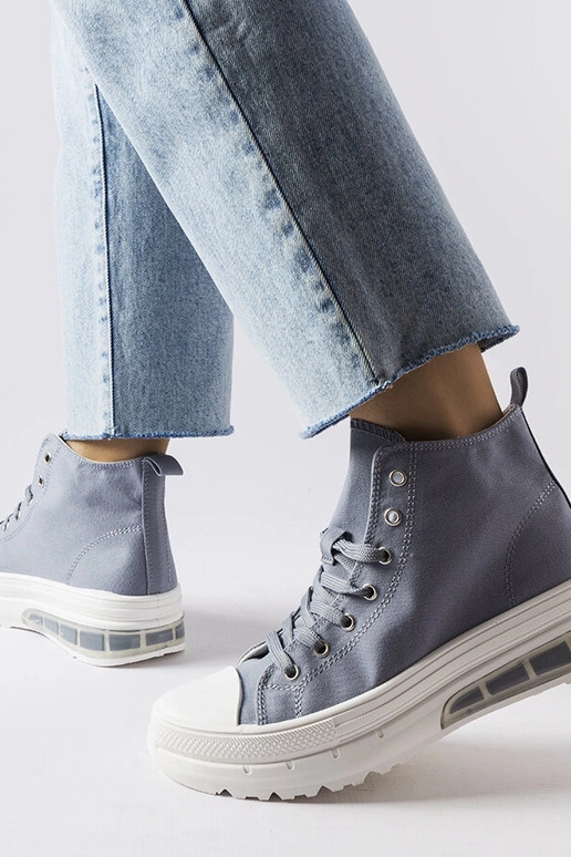 Tênis cinza cano alto silencioso