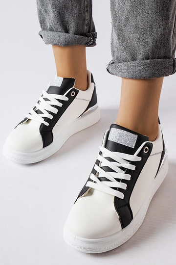 Sapatos Palais preto e branco com detalhes em prata