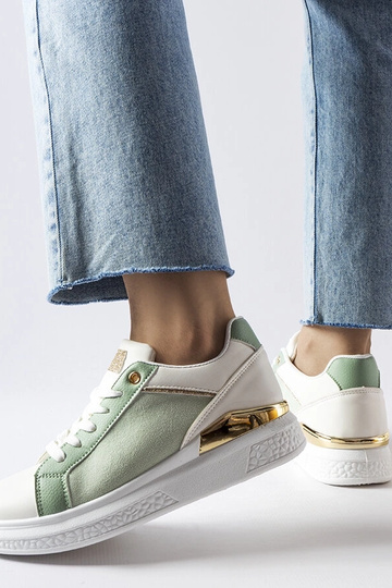 Sapatos brancos e verdes... 2