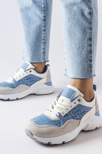 Sapatos azuis e brancos com...