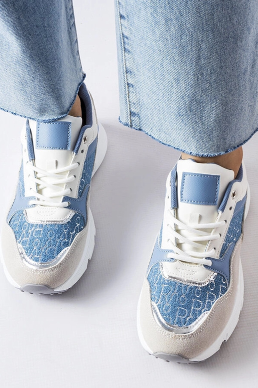 Sapatos azuis e brancos com detalhe...