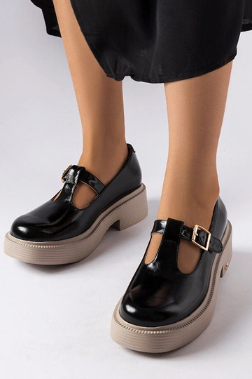 Botas pretas envernizadas, Karino 2