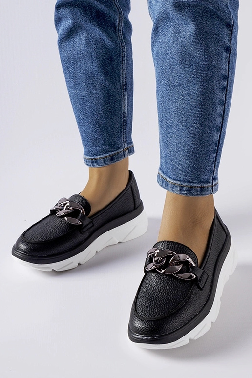 Mocassins pretos com corrente, "Vinceza"