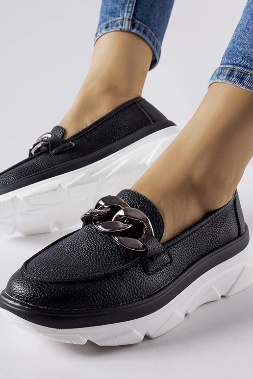 Mocassins pretos com corrente, "Vinceza"