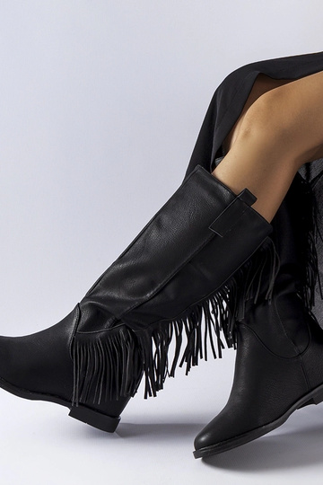 Botas pretas com cunha... 2