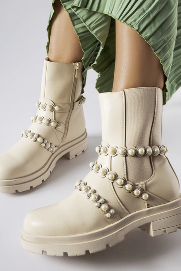Botins bege decorados com pérolas Callicratide 2