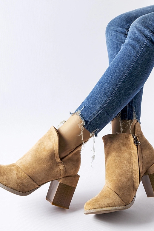 Botins bege com recortes Artemisia