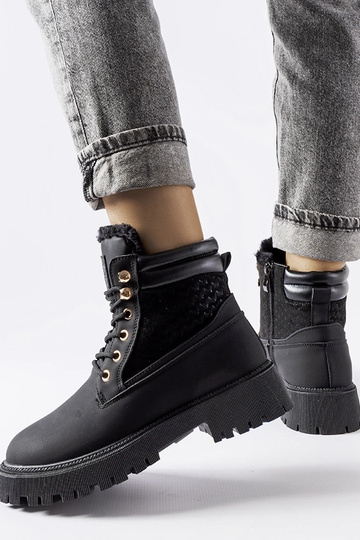 Botas pretas com isolamento... 2