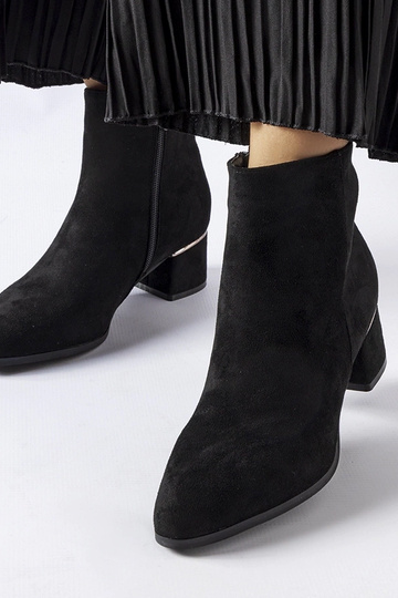 Botas de cano curto pretas...