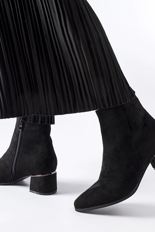 Botas de cano curto pretas com salto...