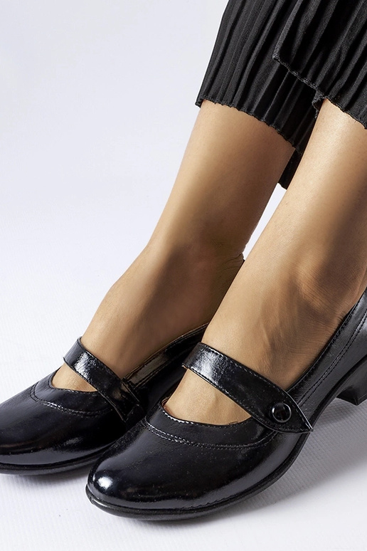 Sapatos pretos de salto baixo Simi