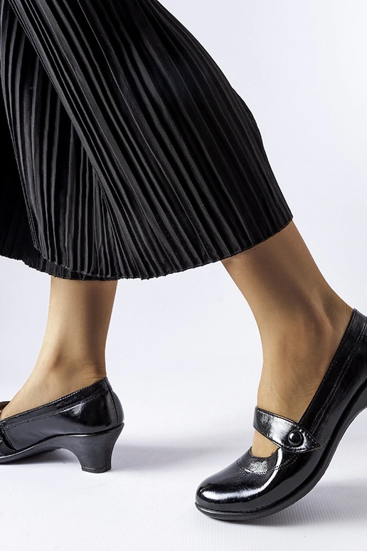 Sapatos pretos de salto baixo Simi