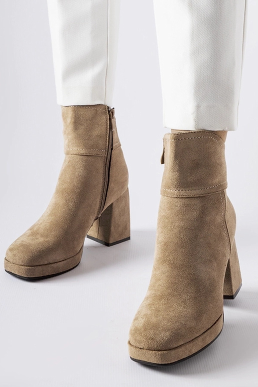 Botas de cano curto cinzas com salto...