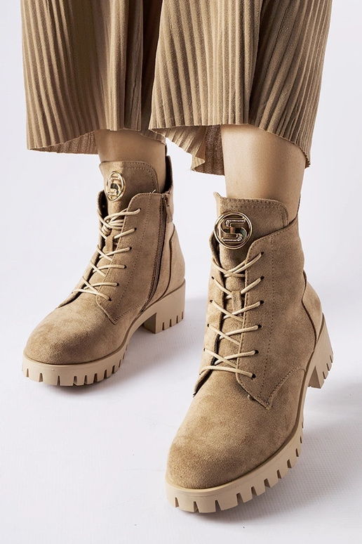 Botas isoladas de camurça na cor...