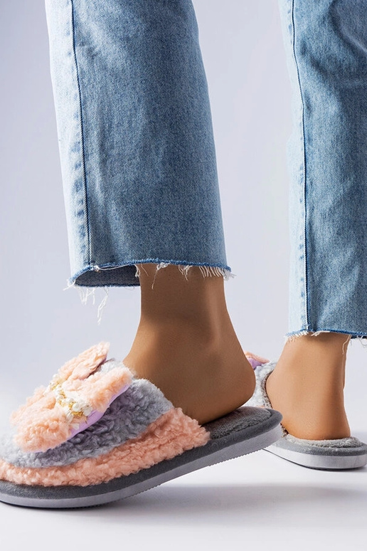 Chinelos cinza e rosa com laço