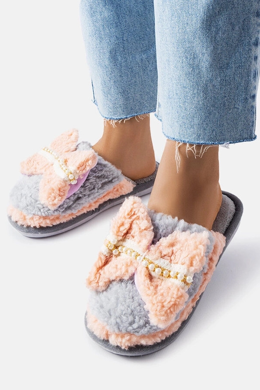 Chinelos cinza e rosa com laço