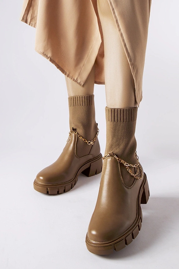 Botins castanhos com cano...