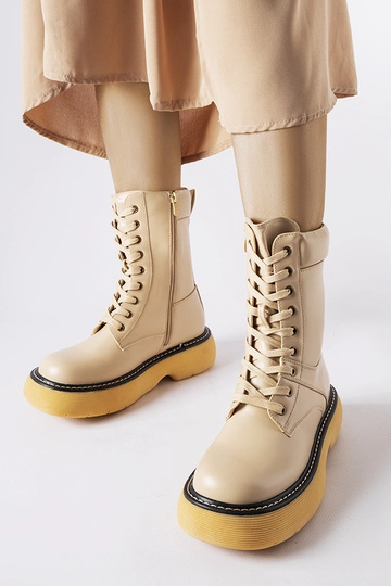 Botas de trabalho isoladas...