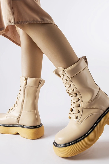 Botas de trabalho isoladas... 2