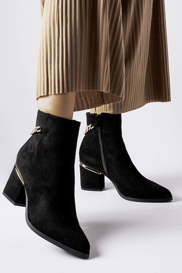 Botinhas pretas de salto,...