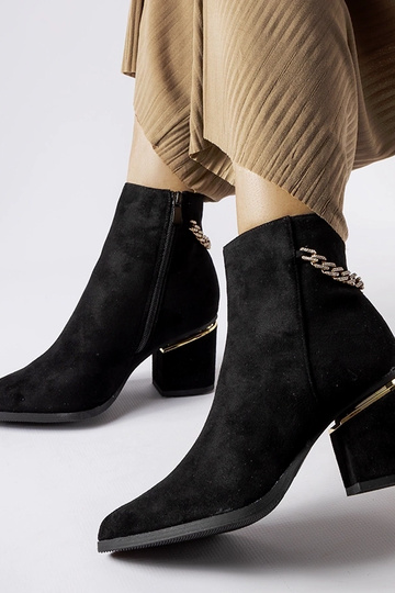 Botinhas pretas de salto,... 2