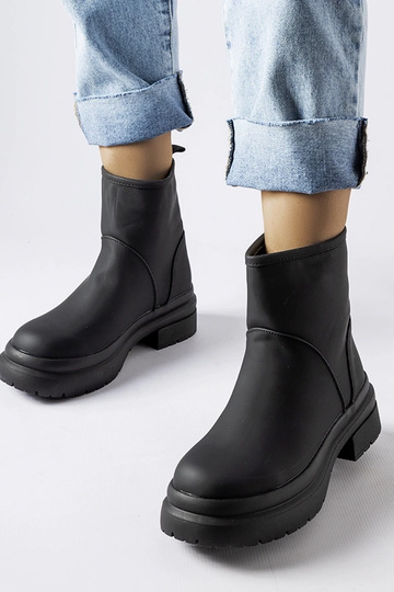 Botas de borracha pretas...