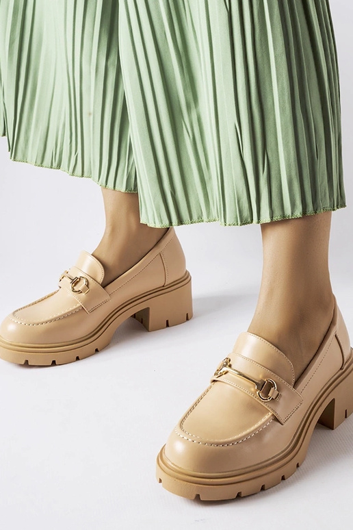 Sapatos de salto na cor areia,...