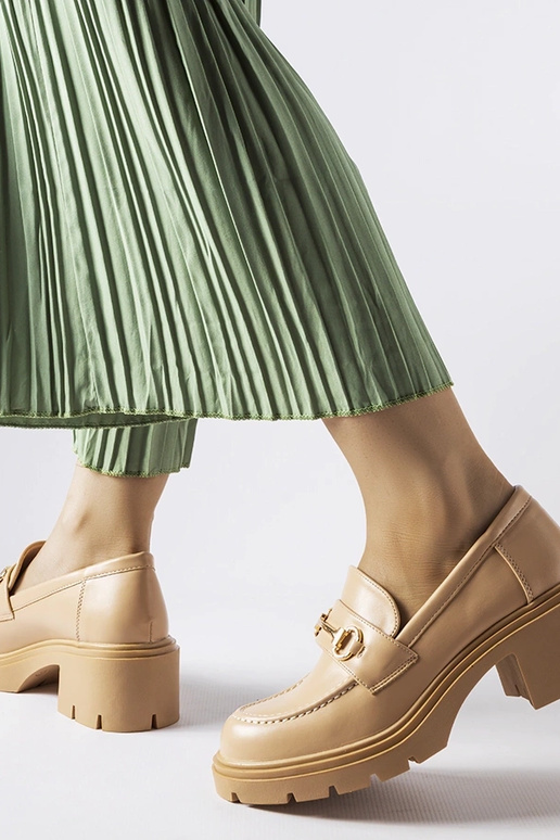 Sapatos de salto na cor areia,...