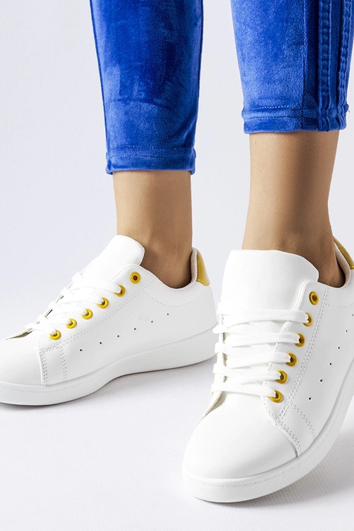 Tênis branco com detalhes em amarelo...