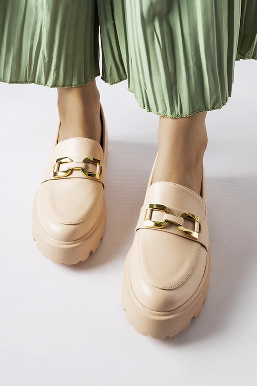 Mocassim bege feminino decorado com...