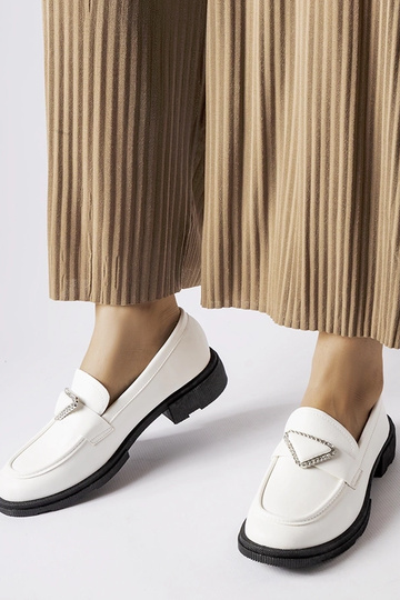 Mocassins brancos decorados com zircões Marsilius