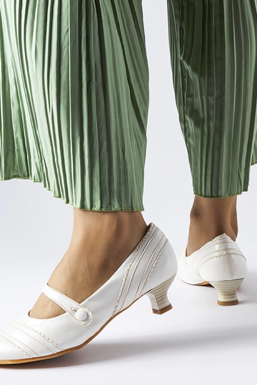 Scarpin branco salto baixo... 2