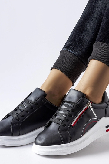 Tênis preto com sola branca... 2