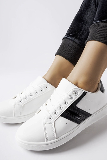 Tênis branco com palmilhas... 2