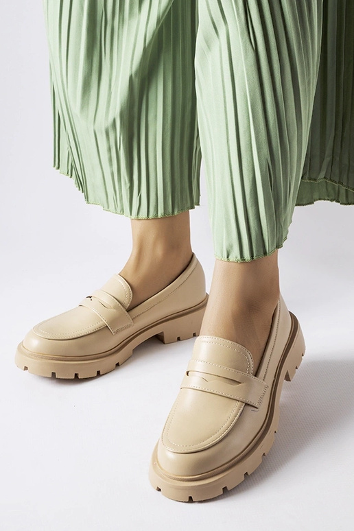 Mocassins elegantes na cor areia,...