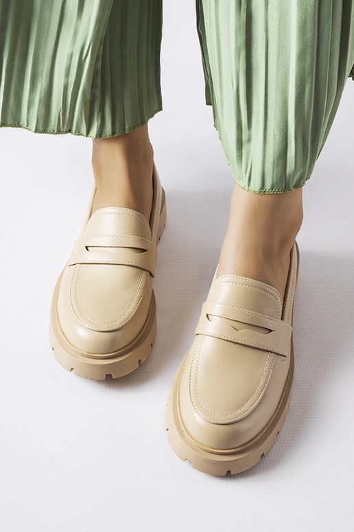 Mocassins elegantes na cor areia,...