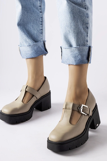 Sapatos de meia-altura na...