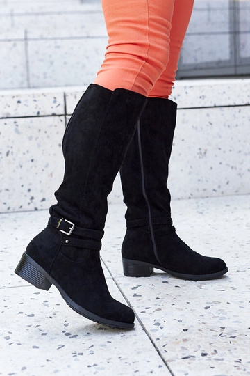 Botas isoladas pretas de...