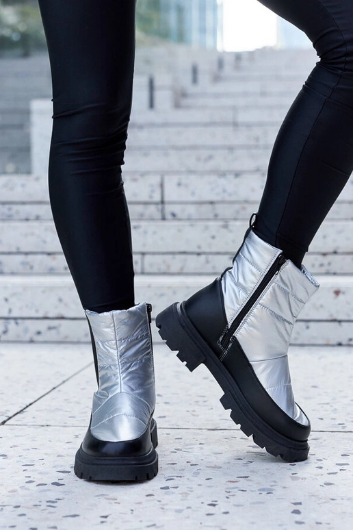 Botins de inverno em camurça...