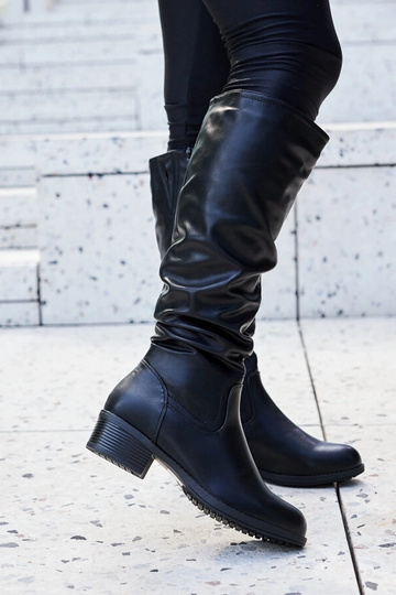 Botas Angelico pretas com babados
