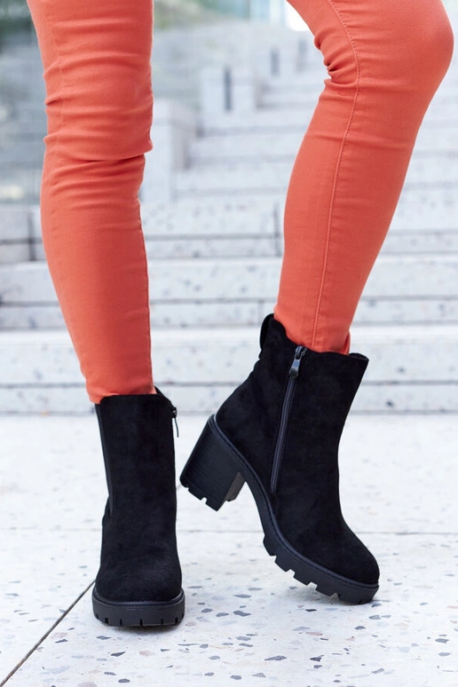 Botas isoladas pretas de camurça com...