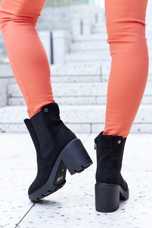 Botas isoladas pretas de camurça com...