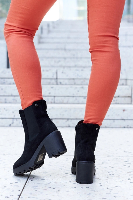 Botas isoladas pretas de camurça com...